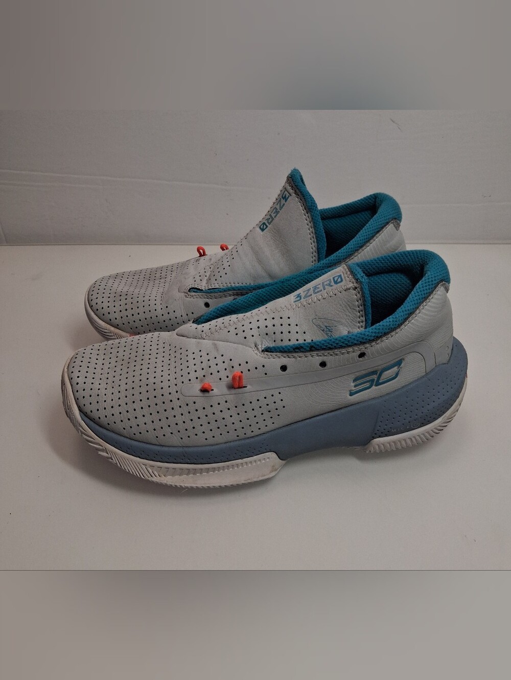 Under Armour Low-Top Sneakers - Light Gray with Teal Accents Size 3.5Y - Picture 2 of 13